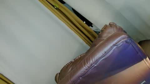 latrina_ online show from May 20, 2026, 3:51 pm