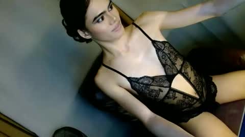 latrina_ online show from May 23, 2026, 4:33 pm