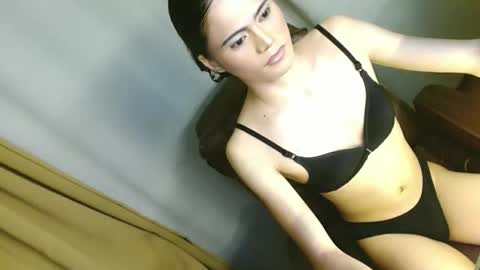 latrina_ online show from June 8, 2026, 1:28 am