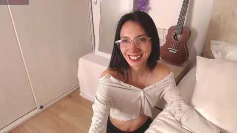 Laura online show from April 22, 2026, 11:06 pm