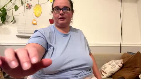 LauLauMa online show from December 31, 2024, 5:11 am