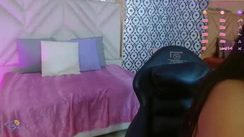 laulin_tay online show from May 14, 2026, 4:08 am