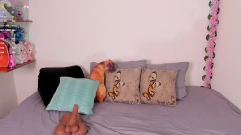 laura1__ online show from October 4, 2025, 10:08 pm