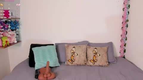 laura1__ online show from May 20, 2026, 11:55 pm