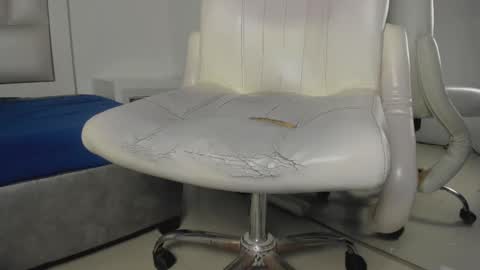 laura__js_ online show from September 27, 2025, 9:03 am