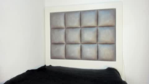 laura__js_ online show from October 8, 2025, 5:54 pm