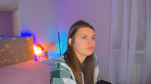 Snapshot of laura__leee chatting on February 3, 2026, 6:22 am Laura online show from February 3, 2026, 6:22 am