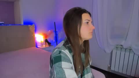 Snapshot of laura__leee chatting on February 9, 2026, 6:17 am Laura online show from February 9, 2026, 6:17 am