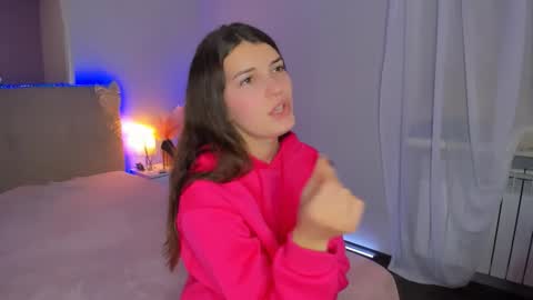 Snapshot of laura__leee chatting on February 12, 2026, 7:03 am Laura online show from February 12, 2026, 7:03 am