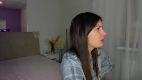 Snapshot of laura__leee chatting on February 23, 2026, 6:22 am Laura online show from February 23, 2026, 6:22 am