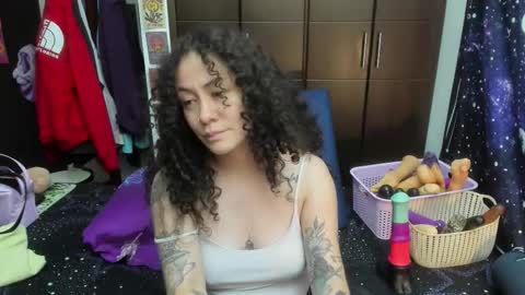  Wen  online show from November 8, 2025, 8:18 pm