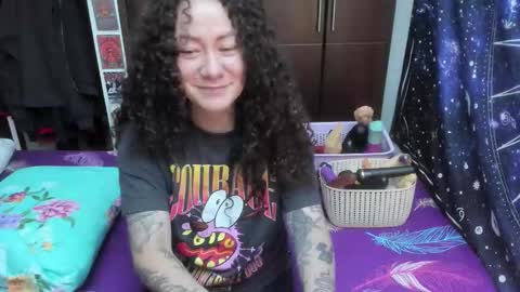  Wen  online show from November 18, 2025, 4:33 pm