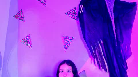 laura_and_kevin online show from October 27, 2025, 1:48 pm