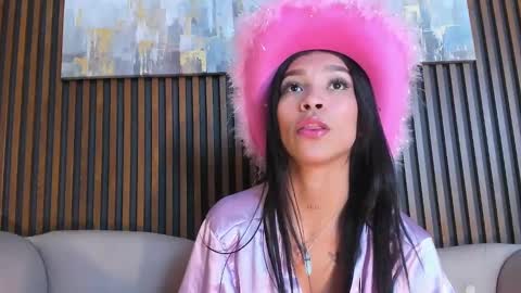 Snapshot of laura_aristizabal_19 chatting on December 4, 2024, 5:33 pm Laura online show from December 4, 2024, 5:33 pm
