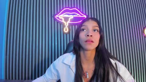 Snapshot of laura_aristizabal_19 chatting on December 7, 2024, 7:32 pm Laura online show from December 7, 2024, 7:32 pm
