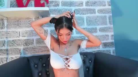 Snapshot of laura_aristizabal_19 chatting on December 19, 2024, 4:02 pm Laura online show from December 19, 2024, 4:02 pm