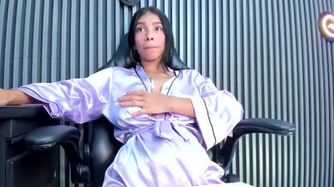 Snapshot of laura_aristizabal_19 chatting on January 20, 2025, 4:12 pm Laura online show from January 20, 2025, 4:12 pm