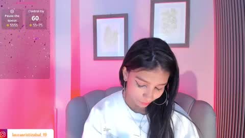 Snapshot of laura_aristizabal_19 chatting on January 25, 2025, 8:42 pm Laura online show from January 25, 2025, 8:42 pm