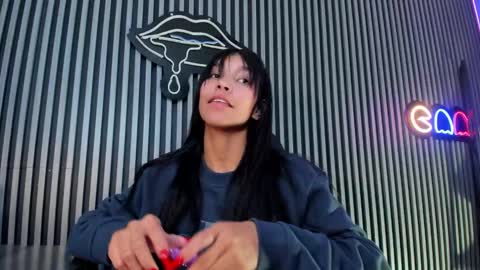 Snapshot of laura_aristizabal_19 chatting on February 7, 2025, 8:10 pm Laura online show from February 7, 2025, 8:10 pm