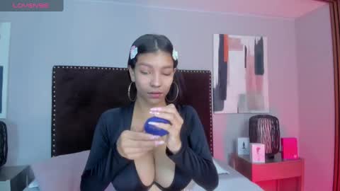 Snapshot of laura_aristizabal_19 chatting on February 25, 2025, 1:06 pm Laura online show from February 25, 2025, 1:06 pm