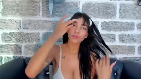 Snapshot of laura_aristizabal_19 chatting on March 3, 2025, 3:53 pm Laura online show from March 3, 2025, 3:53 pm