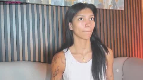 Snapshot of laura_aristizabal_19 chatting on October 5, 2025, 12:36 pm Laura online show from October 5, 2025, 12:36 pm