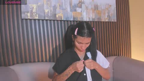 Snapshot of laura_aristizabal_19 chatting on October 8, 2025, 12:36 pm Laura online show from October 8, 2025, 12:36 pm