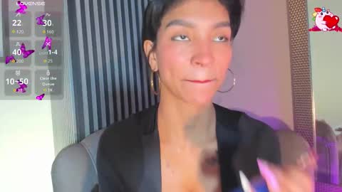 Snapshot of laura_aristizabal_19 chatting on October 10, 2025, 11:37 pm Laura online show from October 10, 2025, 11:37 pm