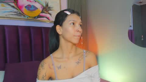 Snapshot of laura_aristizabal_19 chatting on November 4, 2025, 12:04 pm Laura online show from November 4, 2025, 12:04 pm