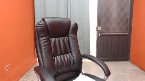 Snapshot of laura_craizy chatting on March 9, 2025, 3:11 am CALL ME LOVE LAURA online show from March 9, 2025, 3:11 am