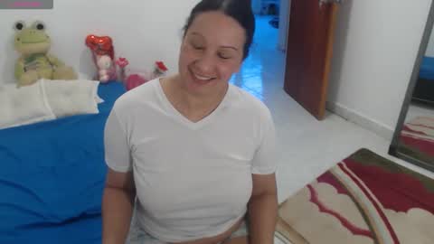 laura_foxx2379 online show from November 5, 2025, 3:45 pm