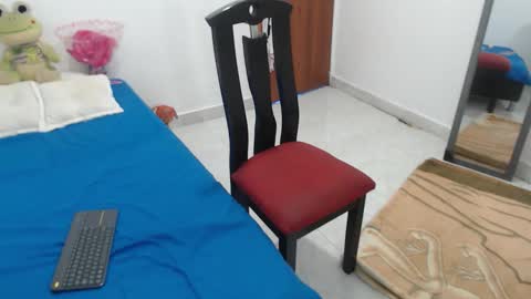 laura_foxx2379 online show from December 3, 2025, 5:00 pm