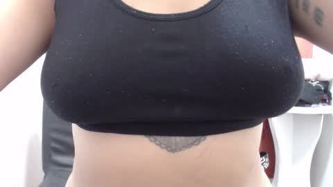  Laura  online show from October 25, 2025, 2:56 pm