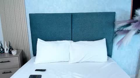 LauraIvy online show from December 3, 2025, 12:47 pm