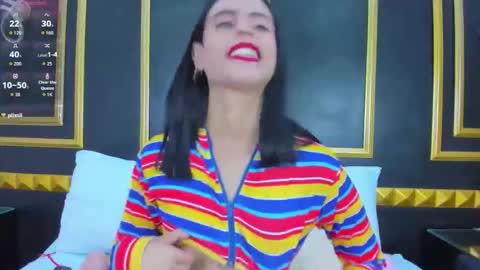 Snapshot of laura_maite_ chatting on November 17, 2025, 12:00 pm L A U R A online show from November 17, 2025, 12:00 pm