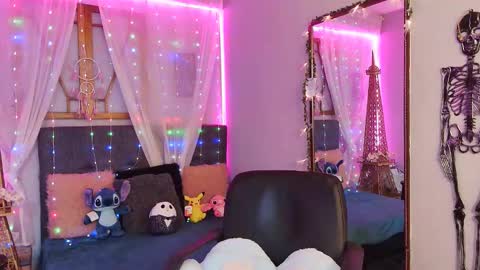 Snapshot of laura_olssen chatting on January 24, 2025, 12:41 pm Kate online show from January 24, 2025, 12:41 pm