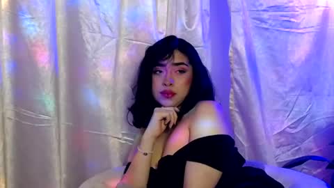 laura_pink01 online show from February 13, 2025, 1:40 am