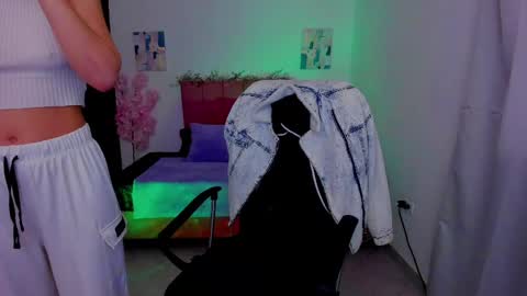 Laura Rose online show from October 3, 2025, 2:03 pm