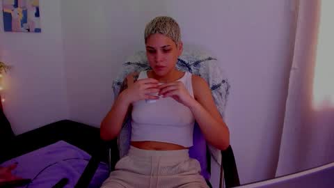 Laura Rose online show from October 5, 2025, 4:49 pm