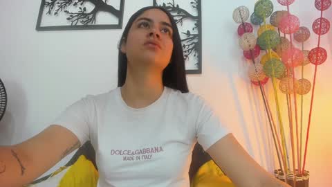 Snapshot of laura_soe chatting on January 11, 2025, 1:22 pm LAURA SOE online show from January 11, 2025, 1:22 pm