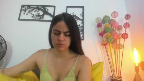 Snapshot of laura_soe chatting on January 11, 2025, 4:36 pm LAURA SOE online show from January 11, 2025, 4:36 pm