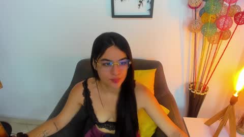 Snapshot of laura_soe chatting on January 13, 2025, 1:28 pm LAURA SOE online show from January 13, 2025, 1:28 pm
