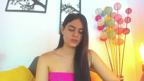 Snapshot of laura_soe chatting on January 14, 2025, 1:28 pm LAURA SOE online show from January 14, 2025, 1:28 pm