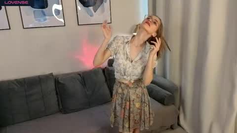 Snapshot of lauracollins__ chatting on May 11, 2026, 2:23 pm May online show from May 11, 2026, 2:23 pm