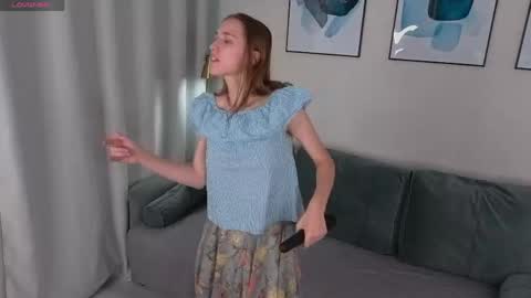 Snapshot of lauracollins__ chatting on May 27, 2026, 2:14 pm May online show from May 27, 2026, 2:14 pm