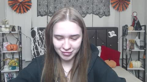 LauraHlot online show from October 28, 2025, 6:21 pm