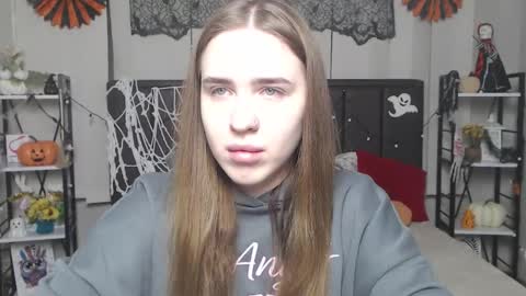 LauraHlot online show from October 29, 2025, 7:04 pm