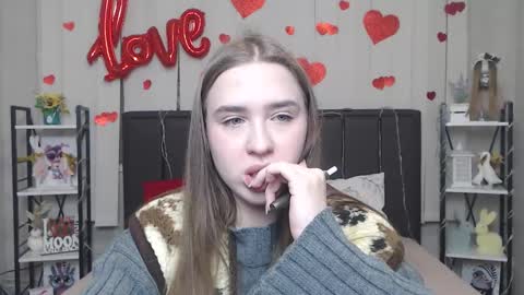 LauraHlot online show from February 4, 2026, 8:14 pm