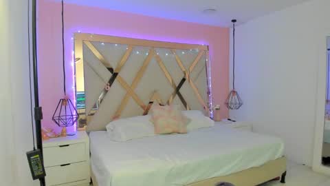 laura  online show from February 9, 2026, 8:35 pm