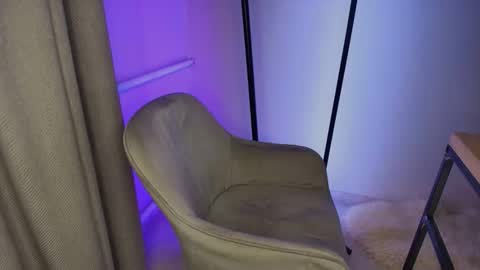 Snapshot of lauramartix chatting on November 5, 2025, 9:26 pm Leila Libertas online show from November 5, 2025, 9:26 pm